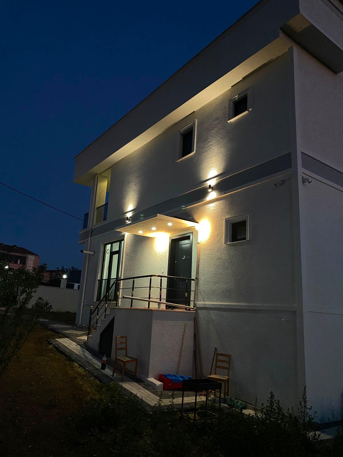 Gece dış cephe aydınlatmalı konut uygulaması